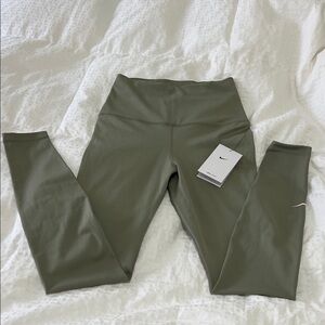 Nike Sage Green High-Waisted Leggings